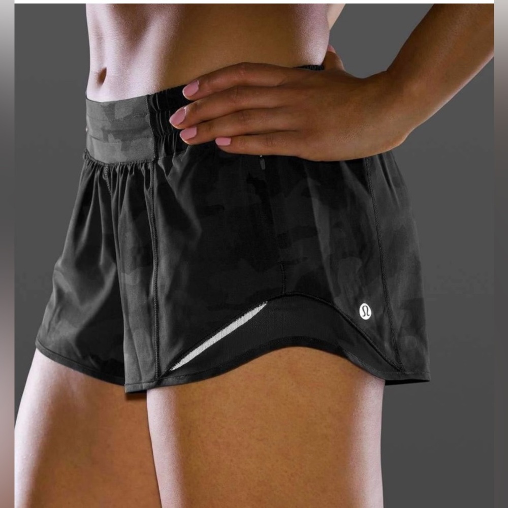 Lululemon 2.5” Hotty Hot Shorts